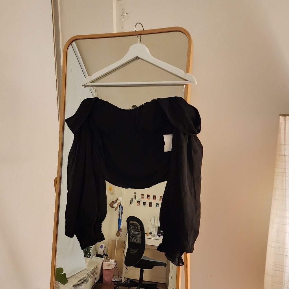 Black Chiffon Flowly Off the Shoulder Cropped Top - Picture 2 of 4